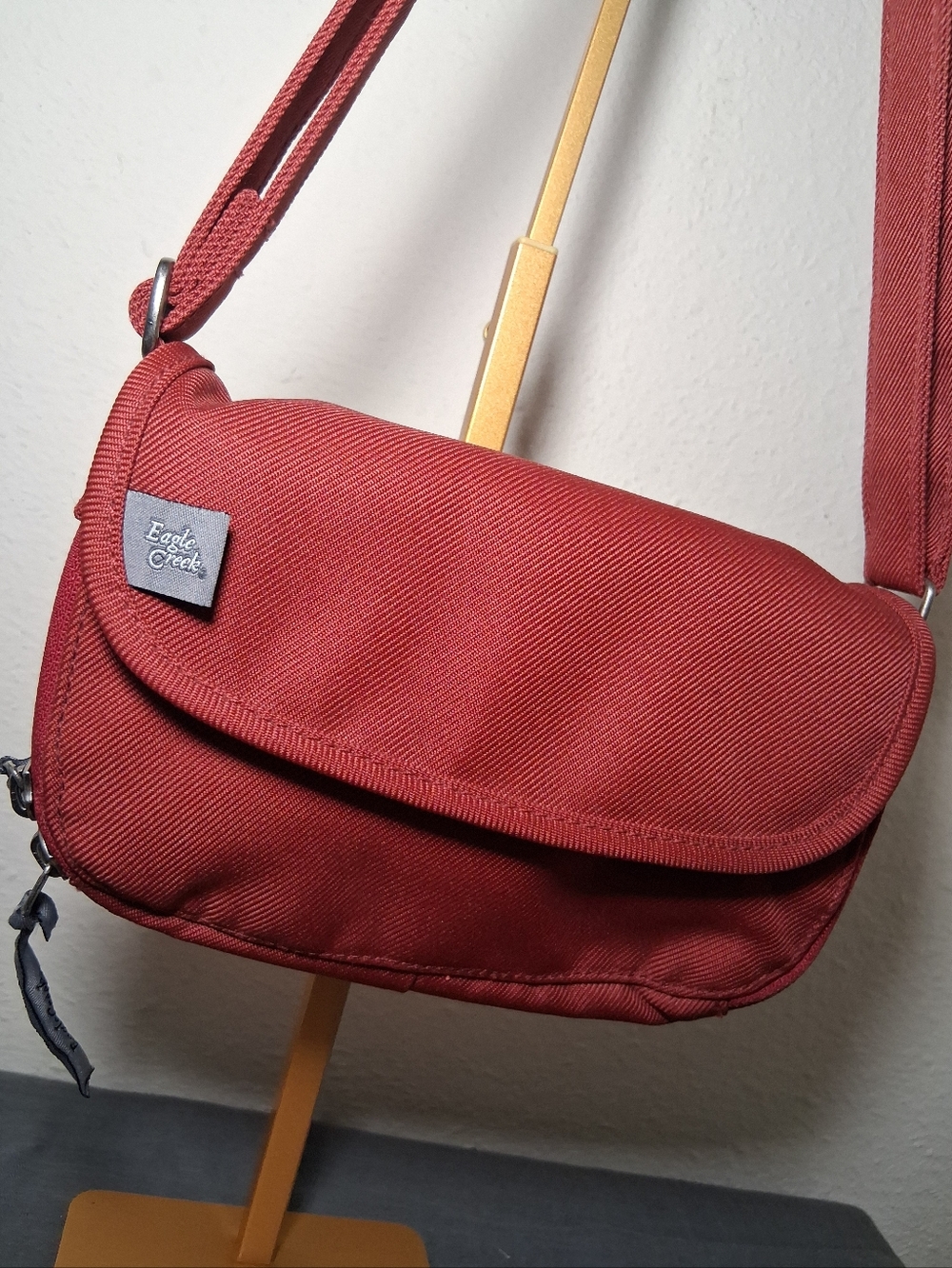Eagle Creek Crossbody Bag in Deep Red